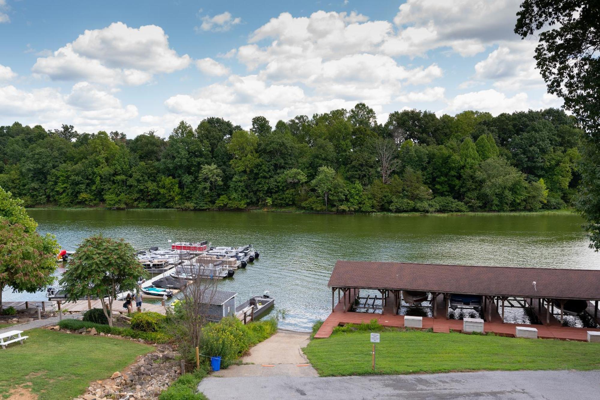 Boardwalk Hotel On Lake Anna By Kasa Mineral Luaran gambar